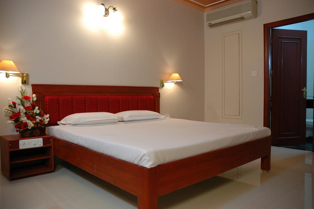 Hotel Gnanam Thanjavur Exterior foto